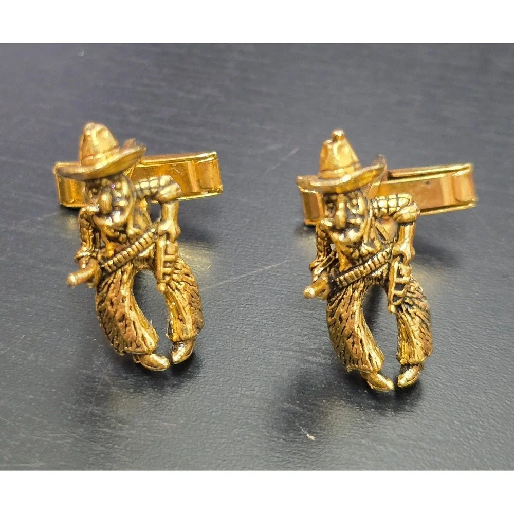 Vintage Gunfighter Cowboy Cuff Links Gold Tone
